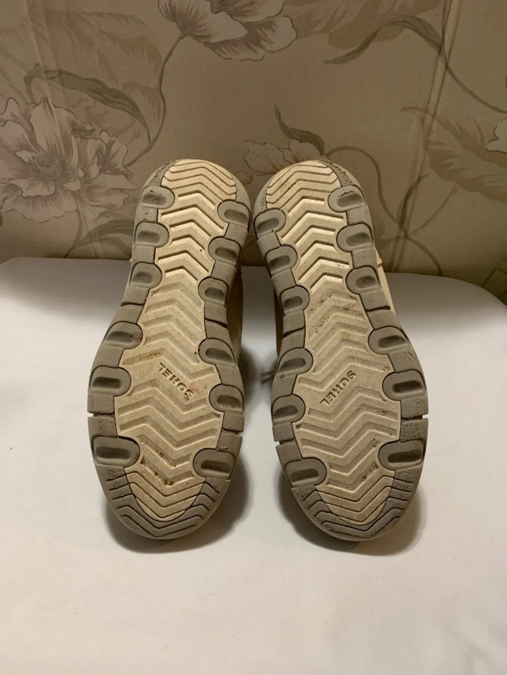 Sorel Women's Explorer II Carnival Cozy Waterproof Boots Size 8 Tan Gently Worn